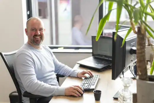 Specialist lost WordPress problemen op via laptop en back-up systeem.